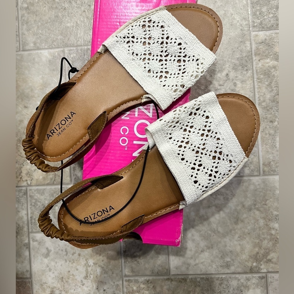 NEW NIB AZ Arizona tan cream off-white brown sandals  8.5 8 1/2‎ honey crochet